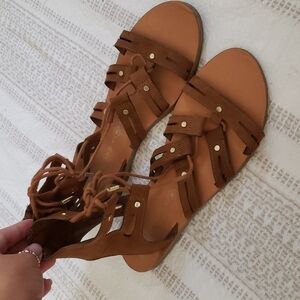 DV dolce Vita gladiator strappy sandals. Brown, flats, summer, beach, boho.